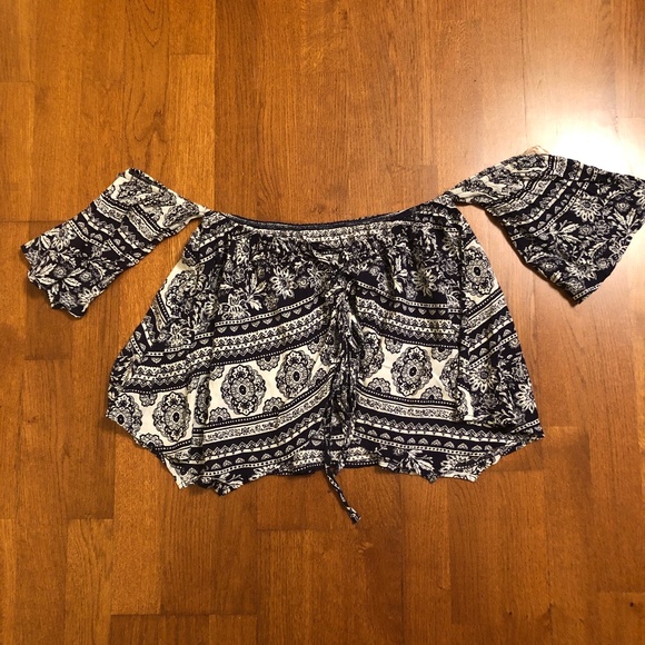 Flirty Blue & White Patterned Crop Top - Picture 3 of 4